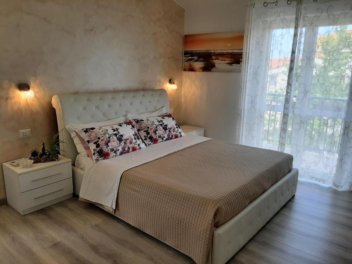 Viola Di Mare Rooms And Parking Termoli Bagian luar foto