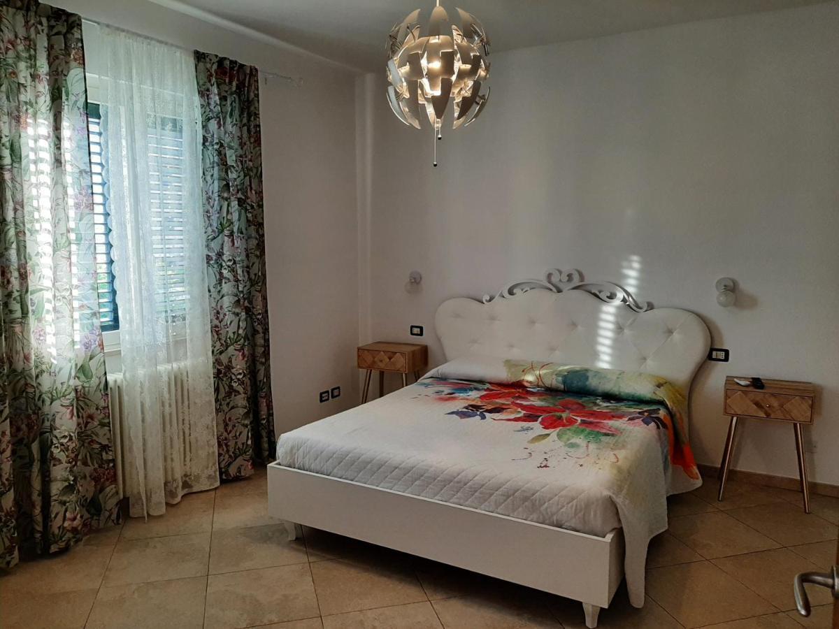 Viola Di Mare Rooms And Parking Termoli Bagian luar foto