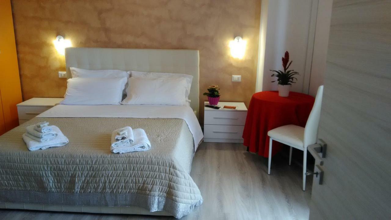 Viola Di Mare Rooms And Parking Termoli Bagian luar foto